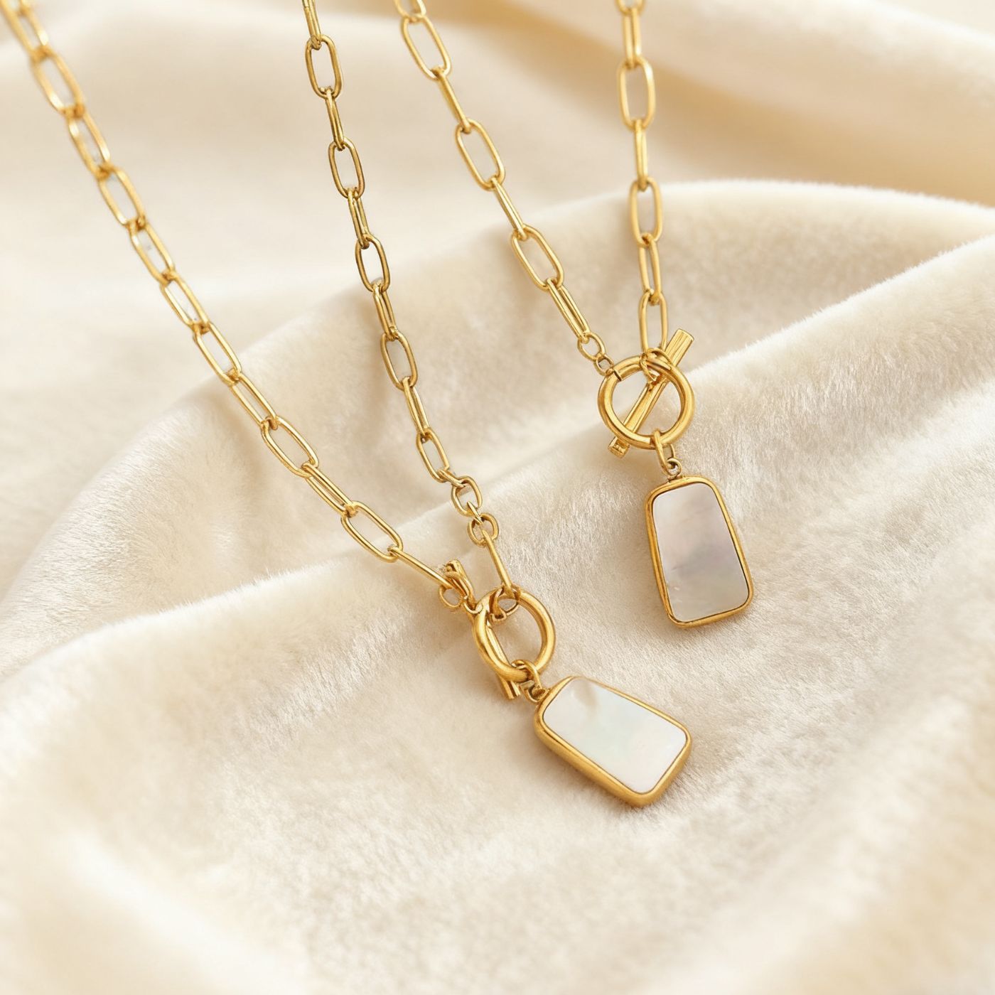 Square mother-of-pearl pendant necklace