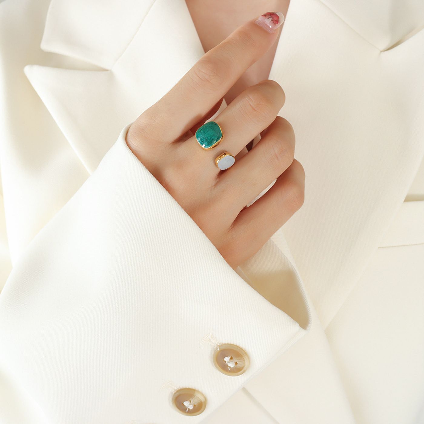 Bague Carrée Bicolore en Résine Émaillée