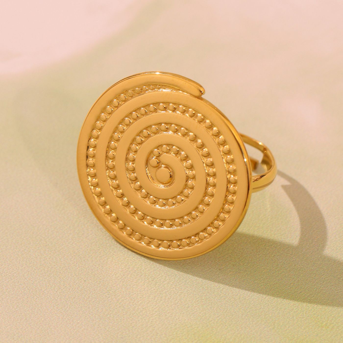 Bague Dorée Spirale Chapeau