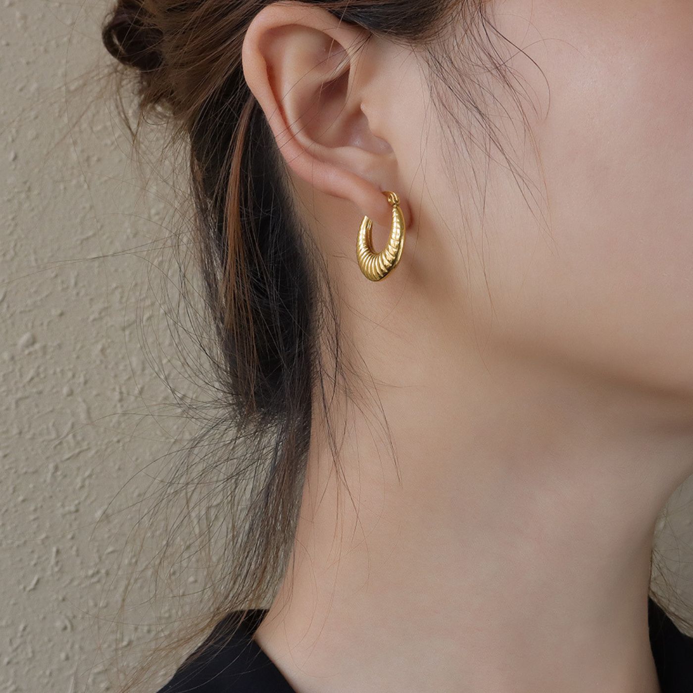 Gold-plated crescent hoop earrings