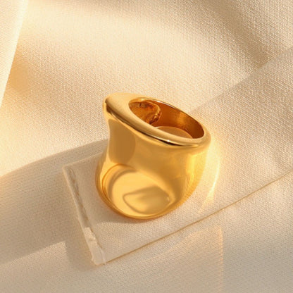 Curved Sparkle Ring