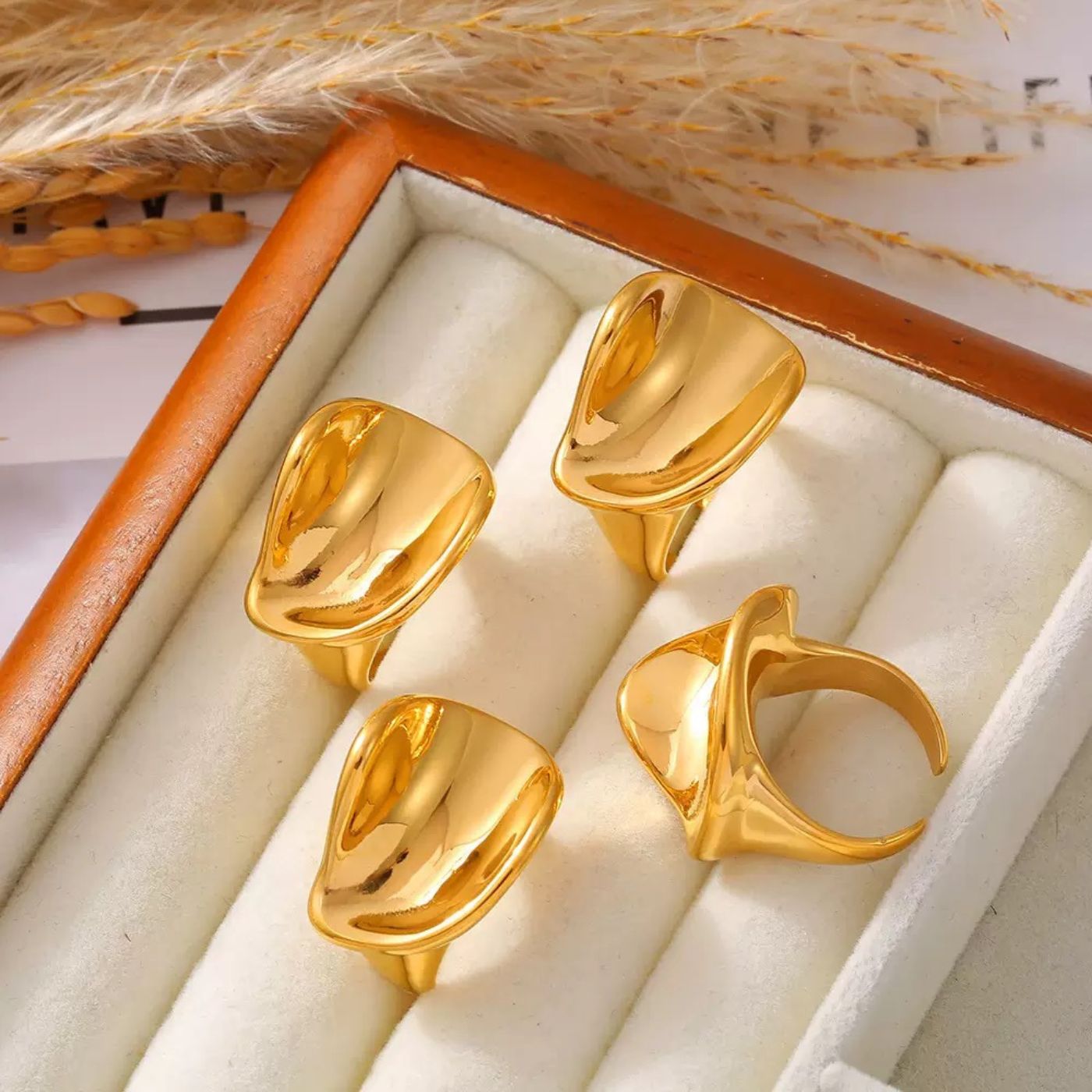 Bague bombée dorée