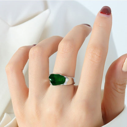 Vintage Emerald Green Resin Ring