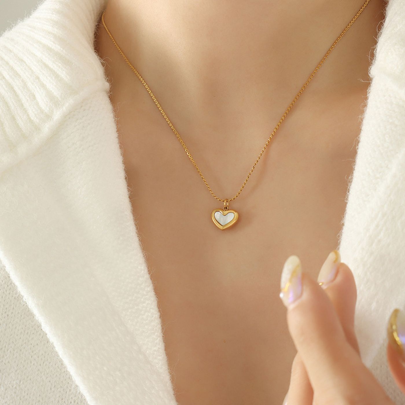 White mother-of-pearl heart jewelry set