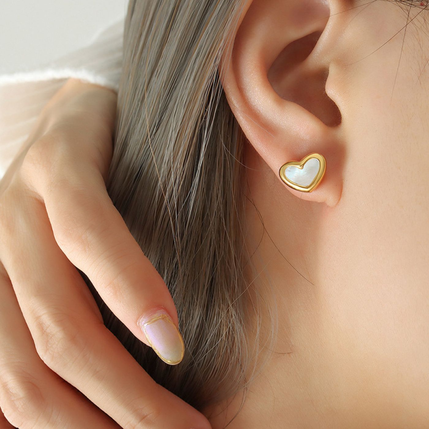 White mother-of-pearl heart jewelry set