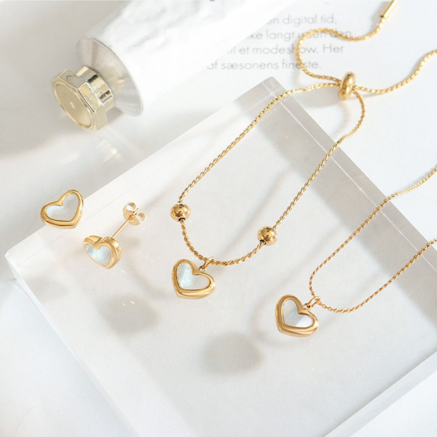 White mother-of-pearl heart jewelry set