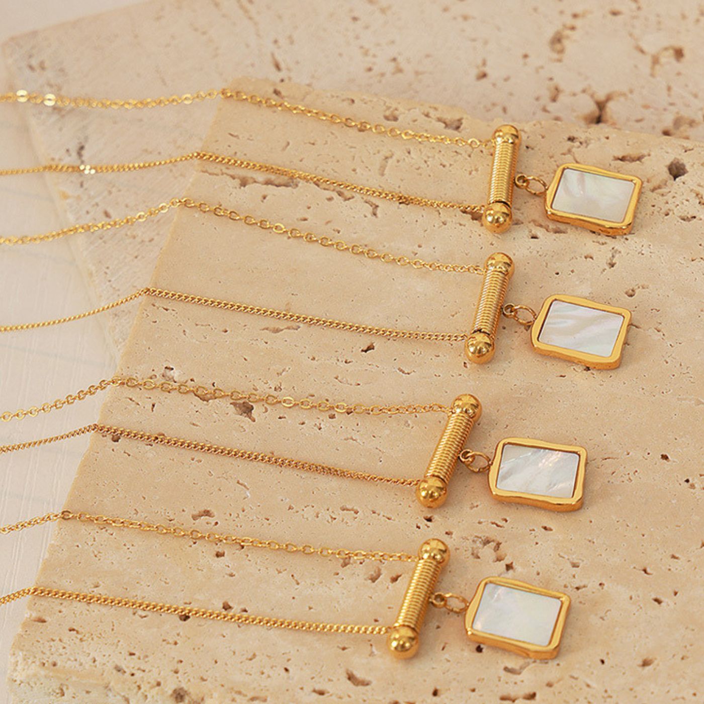 Mother-of-pearl and twisted bar necklace