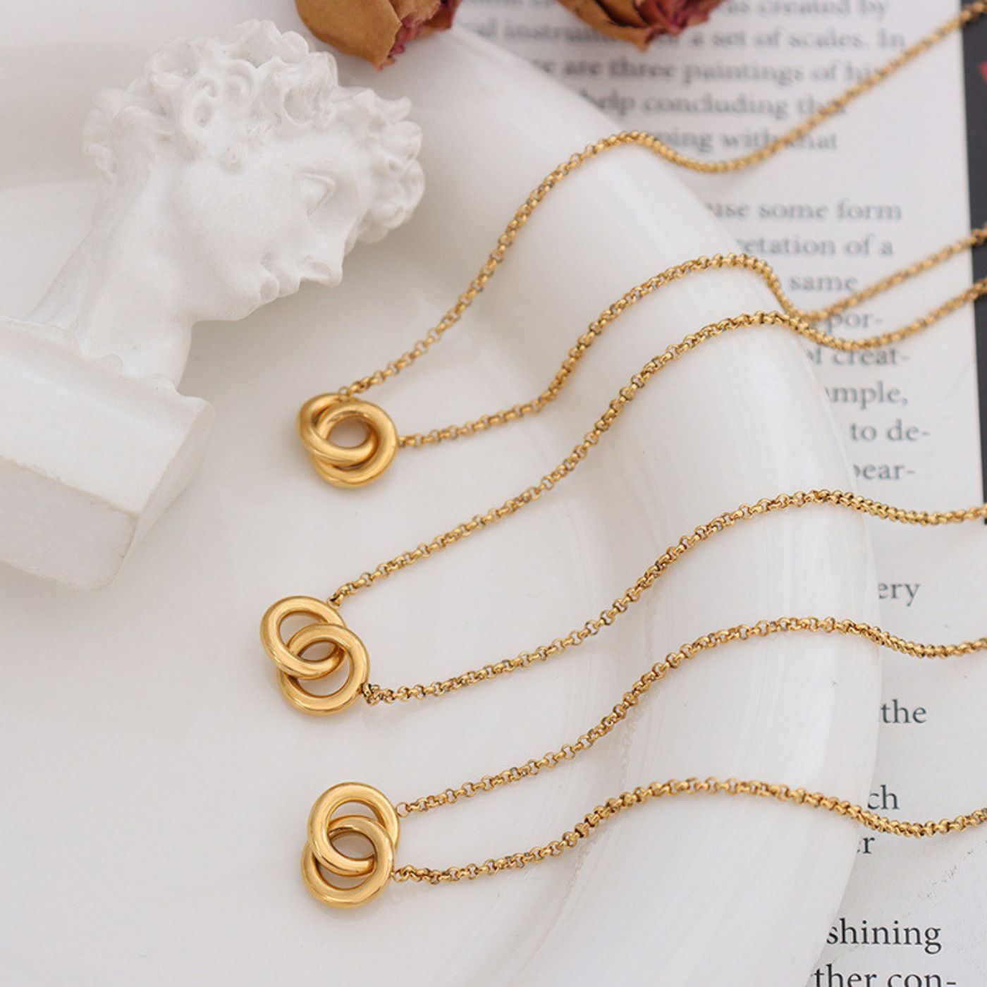 Interlocking circles pendant necklace – unisex, couple's style