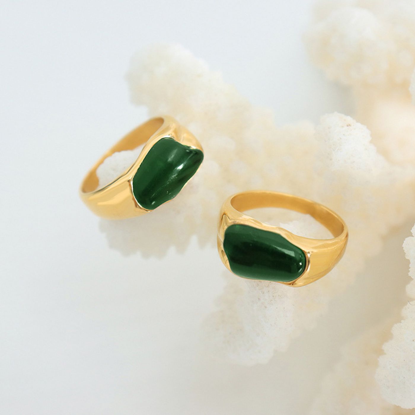 Vintage Emerald Green Resin Ring