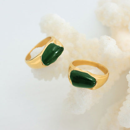 Vintage Emerald Green Resin Ring